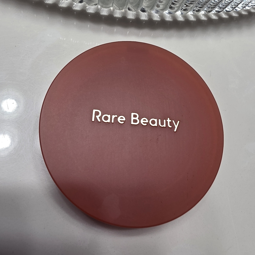 Rare Beauty Soft Pinch Matte Bouncy Blush in "Worth"